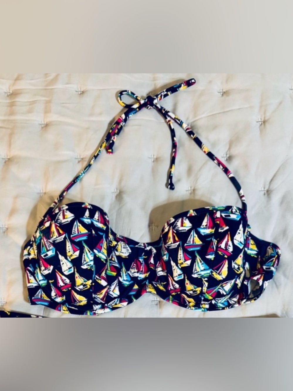 EUC Victoria Secret’s Sailboat Bikini Top (34D)